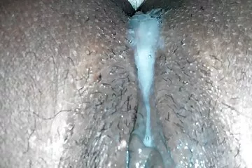 footjob بالزبدة مع سيقان مثيرة عارية. سكسي مترجم اخوات