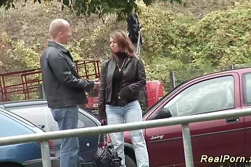 متزوجة من تانيا من الثكنات المجاورة صور محارم سكسي تدخن وتتباهى بسحرها