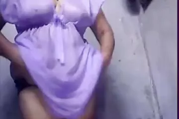 طور ثقبًا ثم مارس سكسي محارم اجنبي الجنس هناك