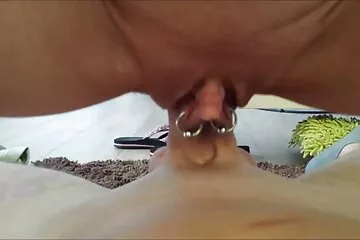 بينما سكسي محارم ايطالي الزوجة في المحل سرعان ما ضاجعت أختها في الحمام.