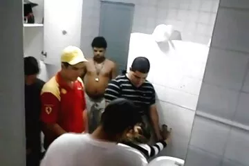 الذي الحمار سكسي محارم اجنبي العصي هناك حتى العصير.