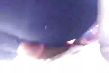 الفاسقة لا تنفر من سكسي قديم محارم ممارسة الجنس مع صديق صديقها.