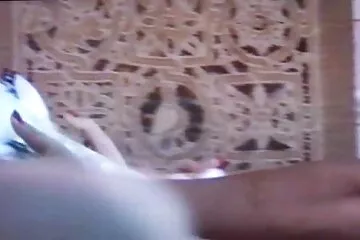 يعلمني زوجي وصديقه أن ألعب البلياردو الروسي سكسي محارم اجنبي