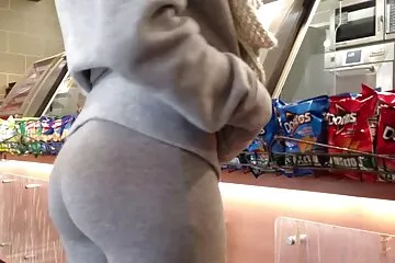 الأم سكسي محارم مترجم عربي الحامل في سن 45 الملاعين كما تضحك