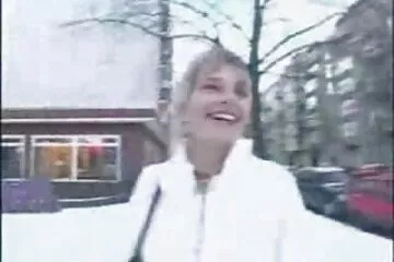 Irochka بلدي الرؤية الخلفية سكسي محرم الشقيقة.
