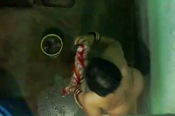 قامت الفتاة بعمل اللسان وجلست على ظهور فلم سكسي محارم الخيل حتى انتهى صديقها منها.