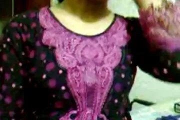 فقط من أجل الثدي وضعها صور محارم سكسي على نفسه.