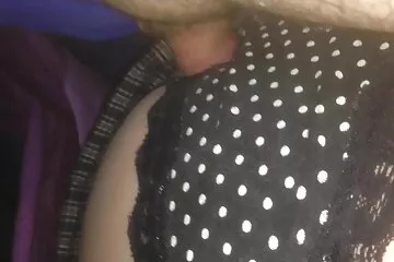التدفق على وجه رجل سِکْسِ مًحًآرمً بقضيب طوله 25 سم