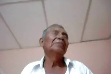 دعاني زميل له بزاز كبيرة سكسي عراقي محارم لزيارتي